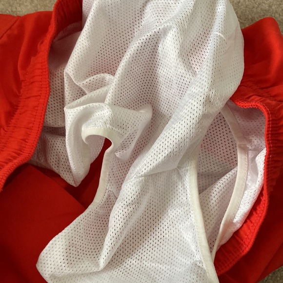 Vineyard vines Swim Trunks. - Picture 7 of 7